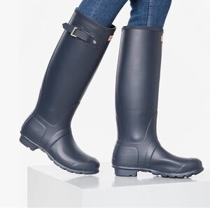 Hunter Original Women’s Tall Wide boots. Original Navy color